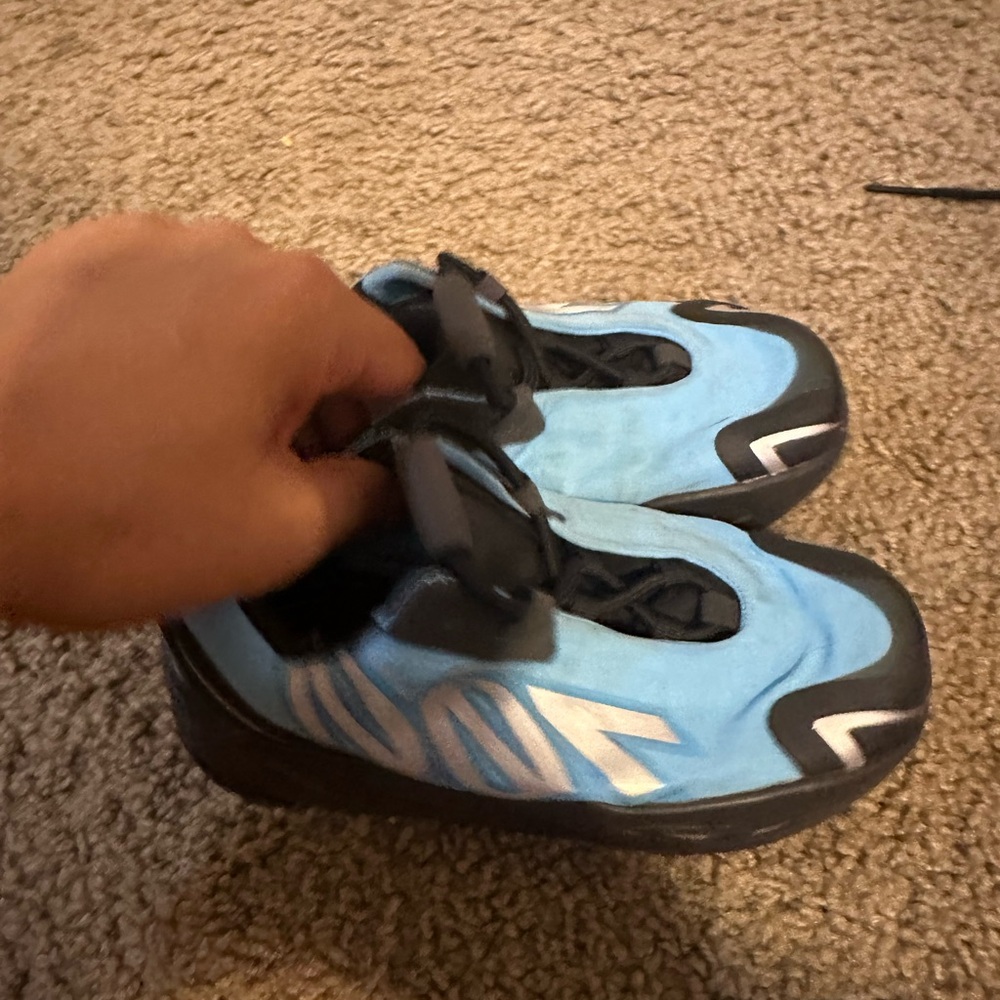 Yeezy 9c - Picture 6 of 6